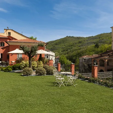 Relais Del Maro Hotel 4*